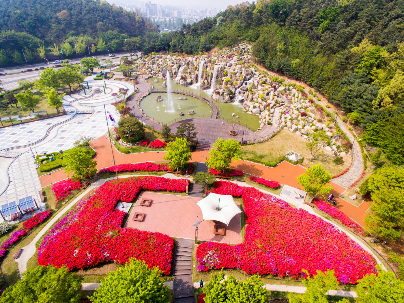 안산시, 노적봉 폭포 운영 재개… “거대한 물줄기 보러오세요”