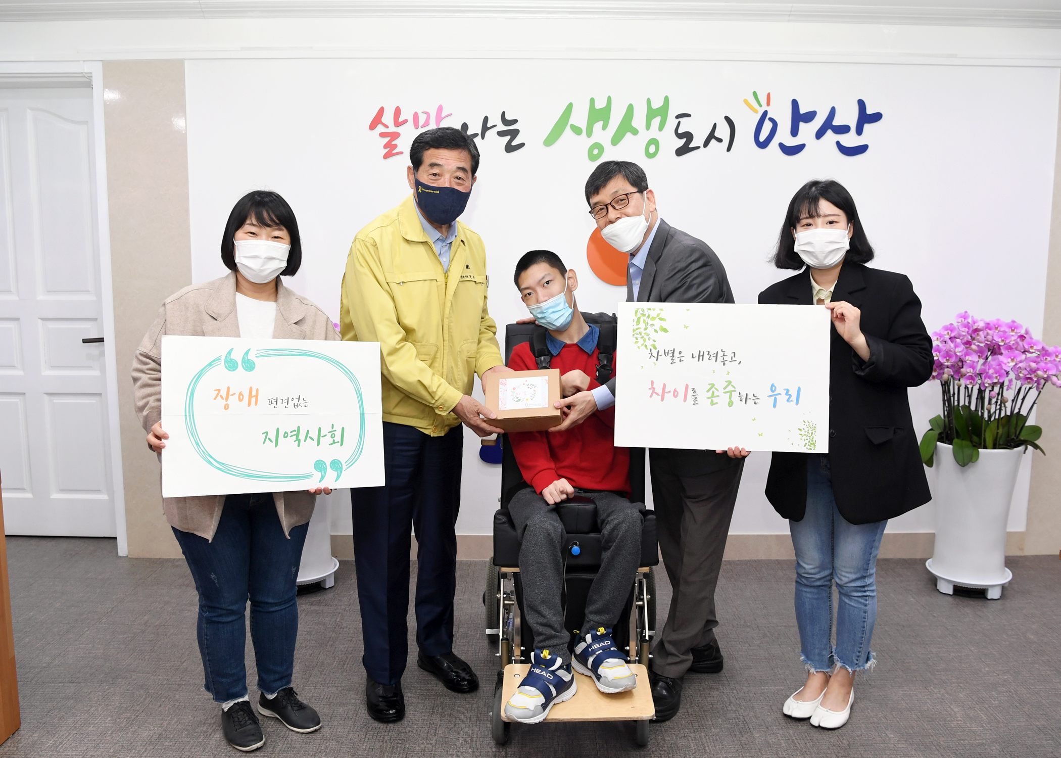 코로나19 현장에 전해진, 힘찬 응원 “힘내라, 안산”