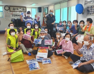 안산시 와동 지사협, 관내 경로당에 복숭아와 폭염예방키트 전달
