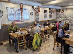 백년교동짬뽕, 안산시 부곡동 어르신에 짜장면 대접