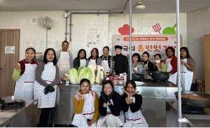 안산시, 내·외국인 함께하는 김치 담그기 행사 펼쳐