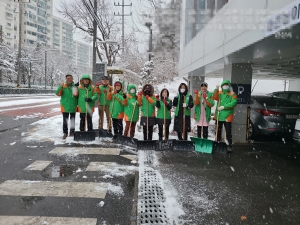 안산시 성포동 자율방재단, 설 연휴 중 제설작업 신속 추진