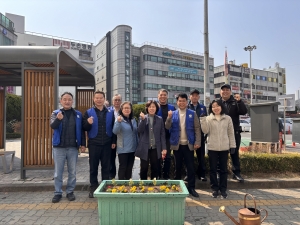 안산시 선부1동 바르게살기운동위원회, 봄꽃 심어 꽃향기 가득