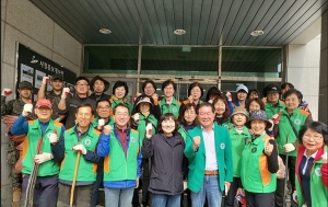 안산시 이동 자율방재단, 봄맞이 이동 구룡공원 둘레길 살펴