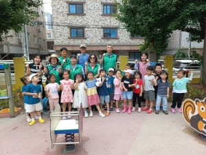 안산시 원곡동 새마을회, 관내 아동교육기관과 여름꽃 심기 활동