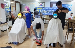 안산시 성포동 바르게살기위원회, 경로당 이미용 재능기부 및 국수 나눔