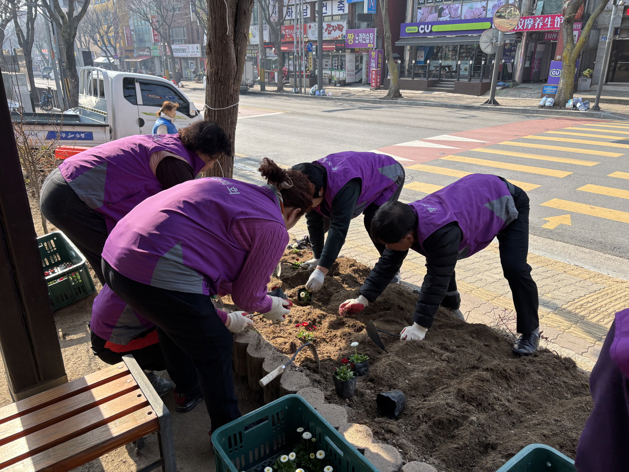 안산시 단원구 선부2동, 봄맞이 꽃심기 행사 개최
