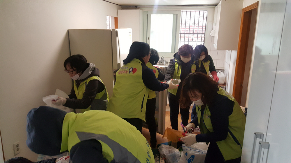 안산시 본오1동 지역사회보장협의체, 독거노인 주거 환경 개선사업 실시