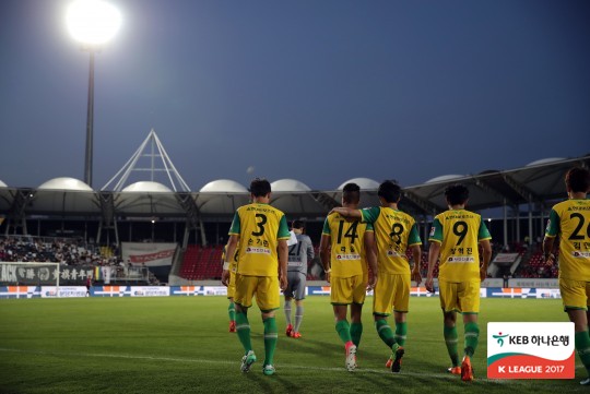 원정 첫 승점 안산, GK 황인재 활약으로 성남과 0대0 무승부