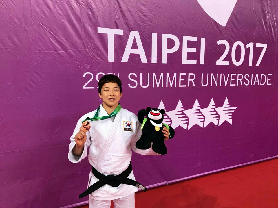 동메달 들어 올린 안산 작은거인 정보경