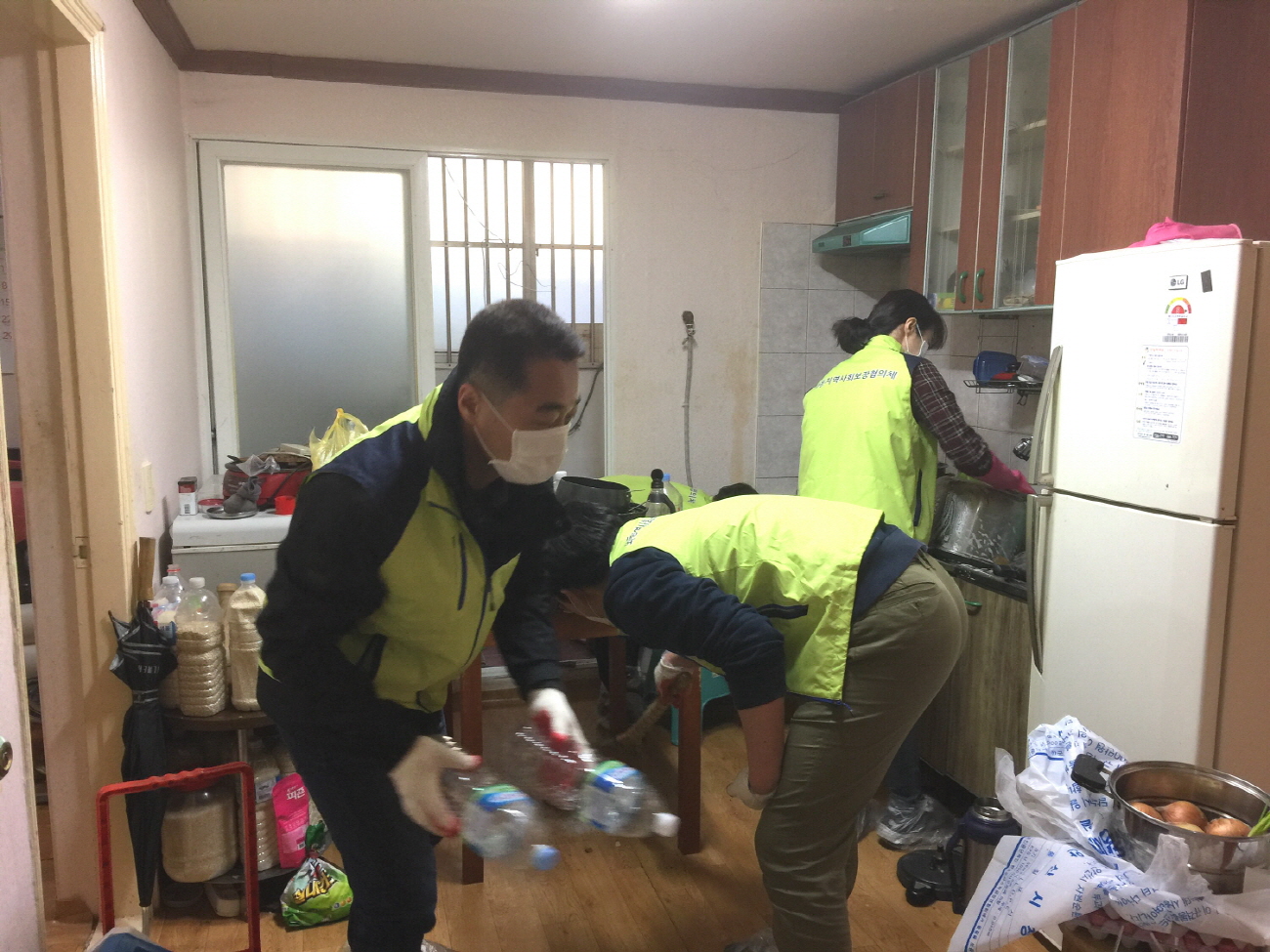 와동 지역사회보장협의체, 독거 어르신 주거 청소 실시