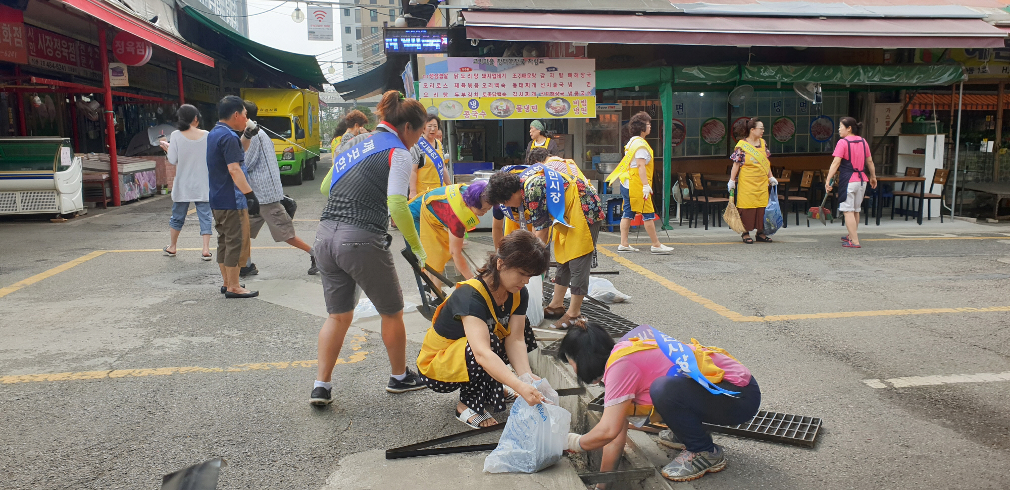 안산시민시장 상인회, 추석맞이 대청소 솔선수범!