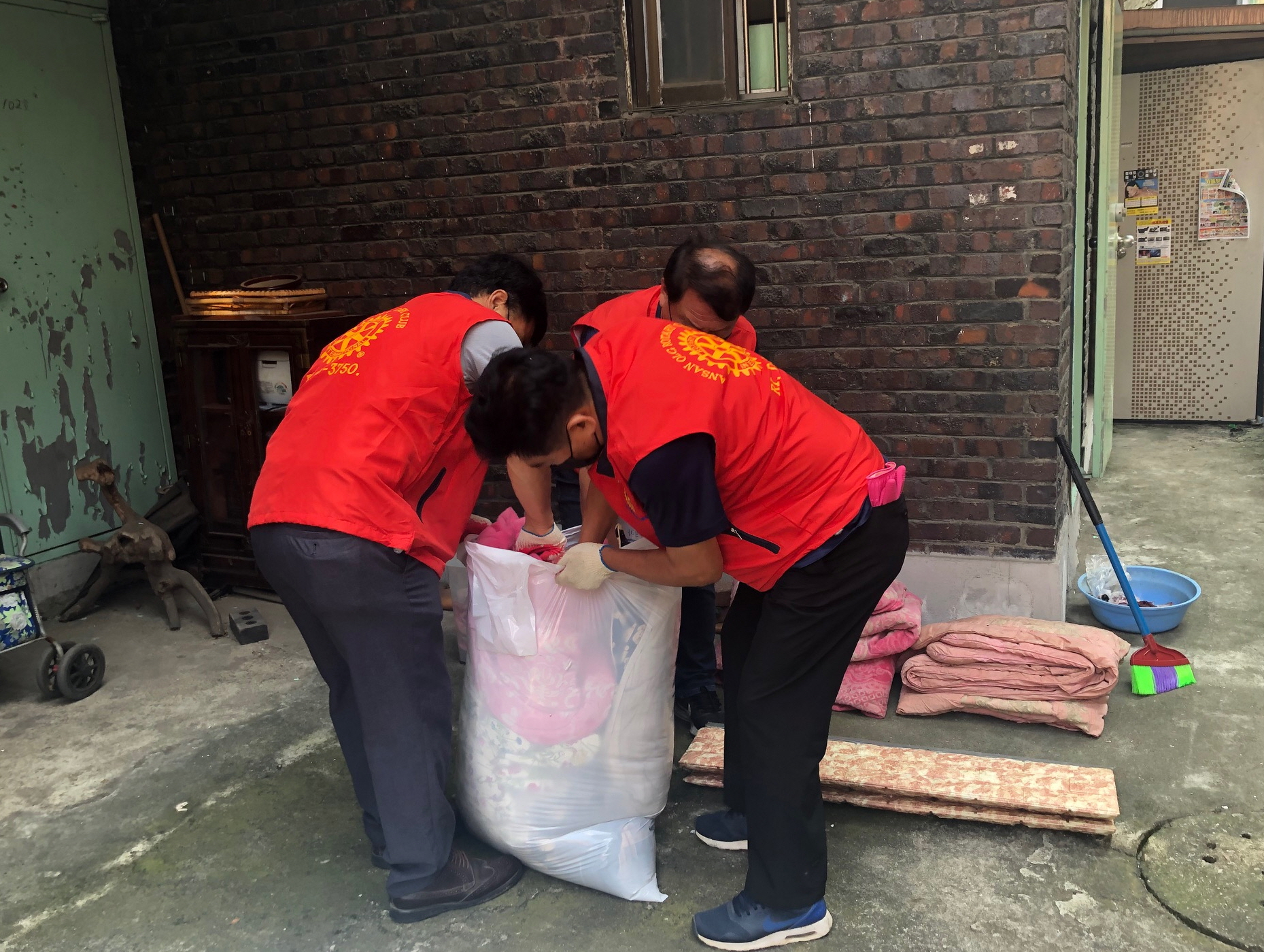 안산오엘지로타리클럽, 저소득층 주거 환경개선